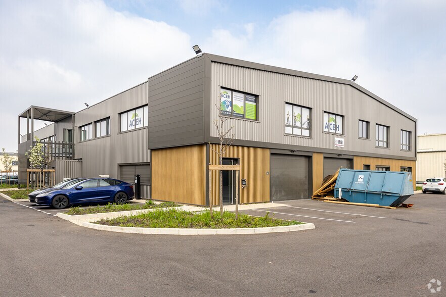 45 Rue Ampère, Chassieu to rent - Primary Photo - Image 1 of 13