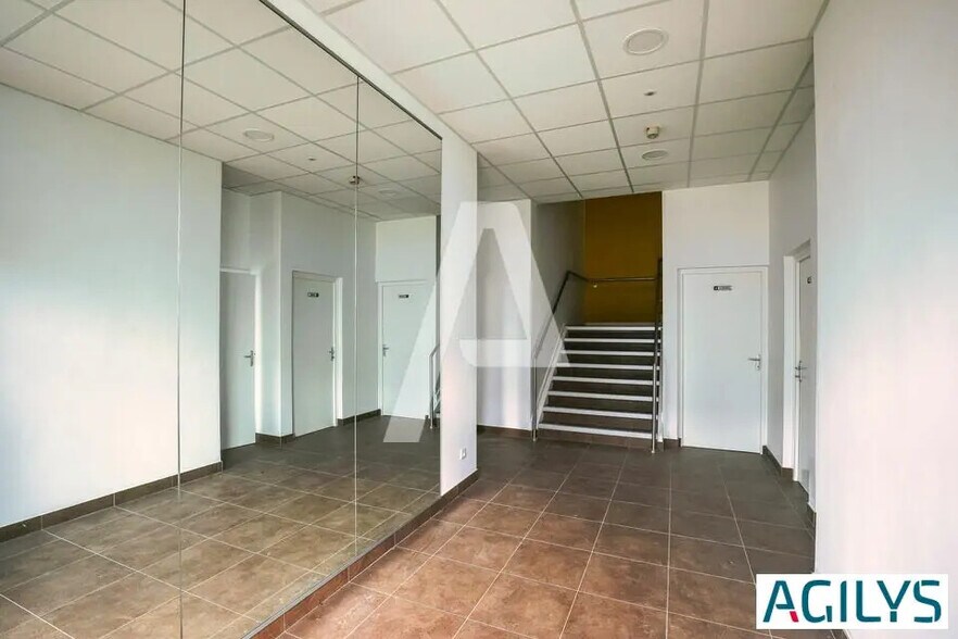 Office in Lisses to rent - Interior Photo - Image 3 of 5