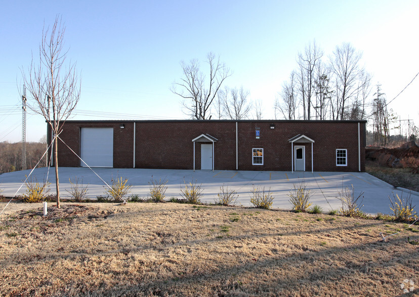 2125 Jason Industrial Pky, Winston, GA for sale - Building Photo - Image 1 of 3