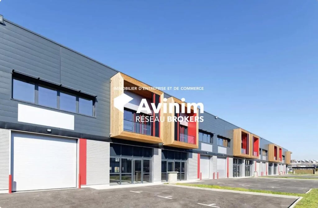 Location Entrepôt 310 m² - Photo 1