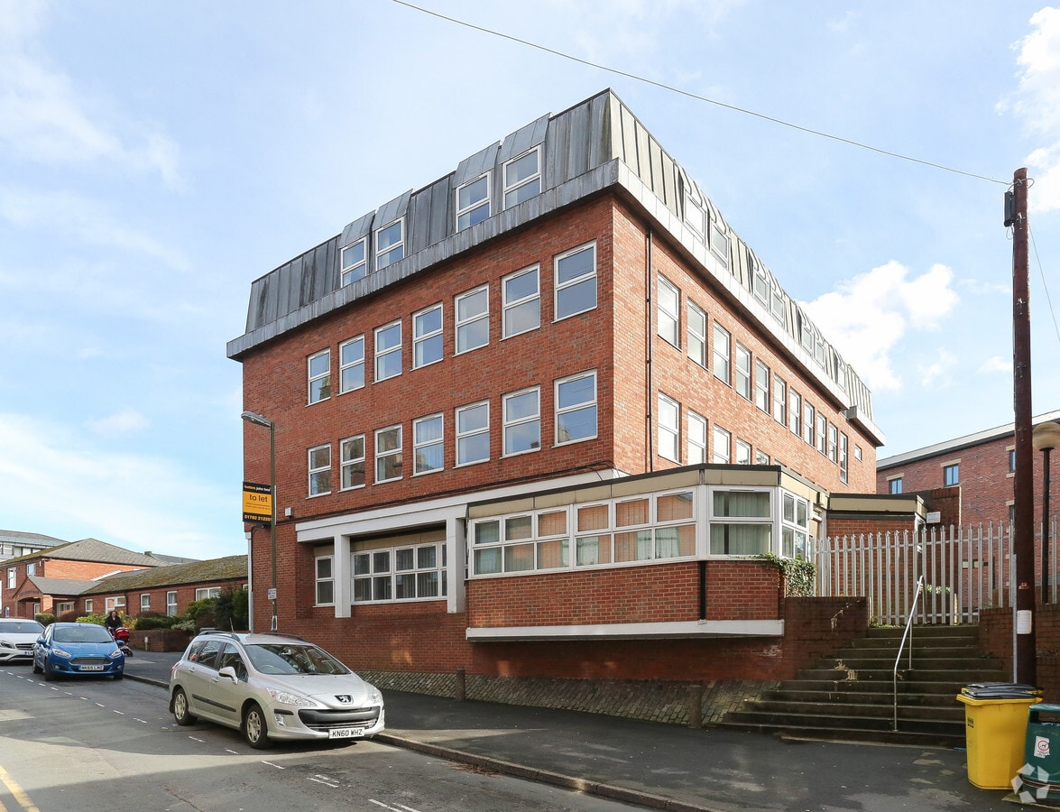 Fountain St, Leek ST13 6JR UK