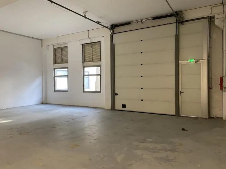 15 Rue Des Grands Prés, Nanterre to rent - Interior Photo - Image 3 of 10