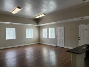 10052-10078 Alta Sierra Dr, Grass Valley, CA for rent Building Photo- Image 1 of 6