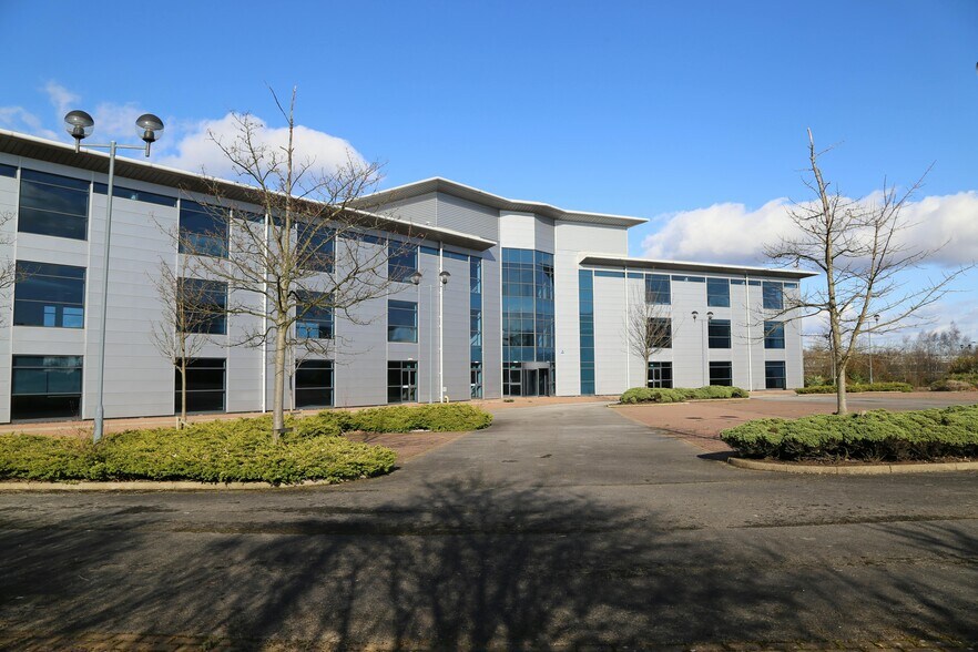 Golden Smithies Ln, Rotherham to rent - Building Photo - Image 3 of 5