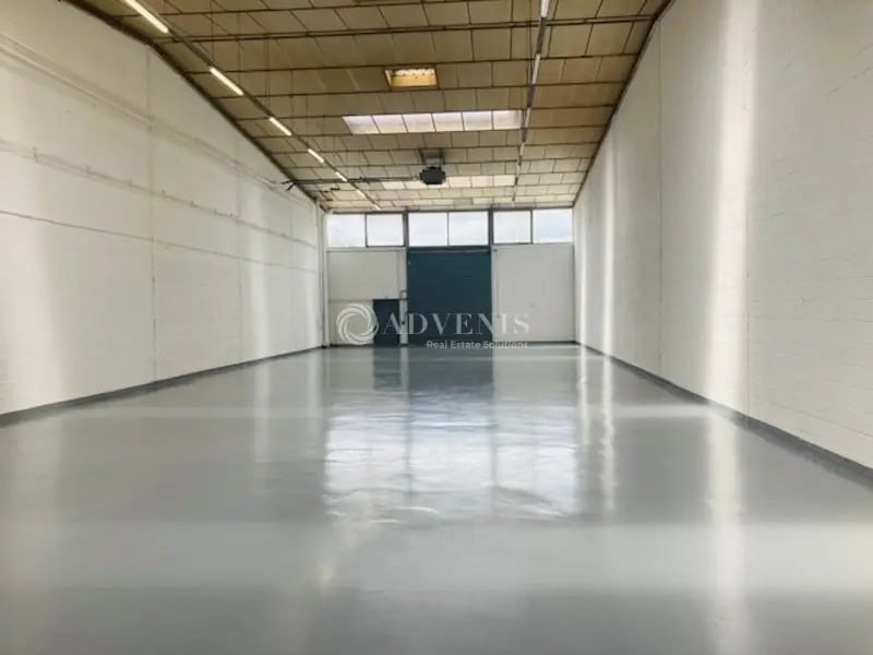Location Entrepôt 497 m² - Photo 1