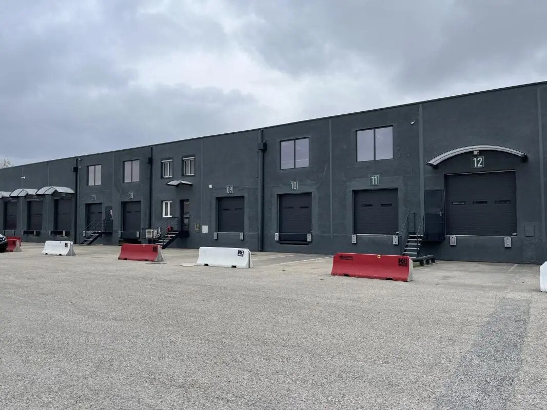 Light Industrial in Corbas to rent Building Photo- Image 1 of 7