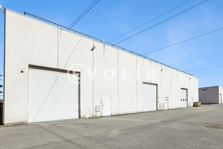 Light Industrial in Vitry-sur-Seine to rent - Building Photo - Image 1 of 8