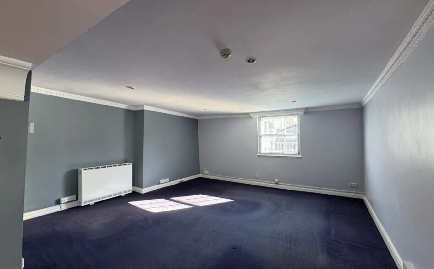 16-17 Montpellier Arcade, Cheltenham to rent Interior Photo- Image 1 of 6