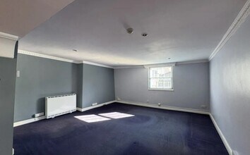 16-17 Montpellier Arcade, Cheltenham to rent Interior Photo- Image 1 of 6