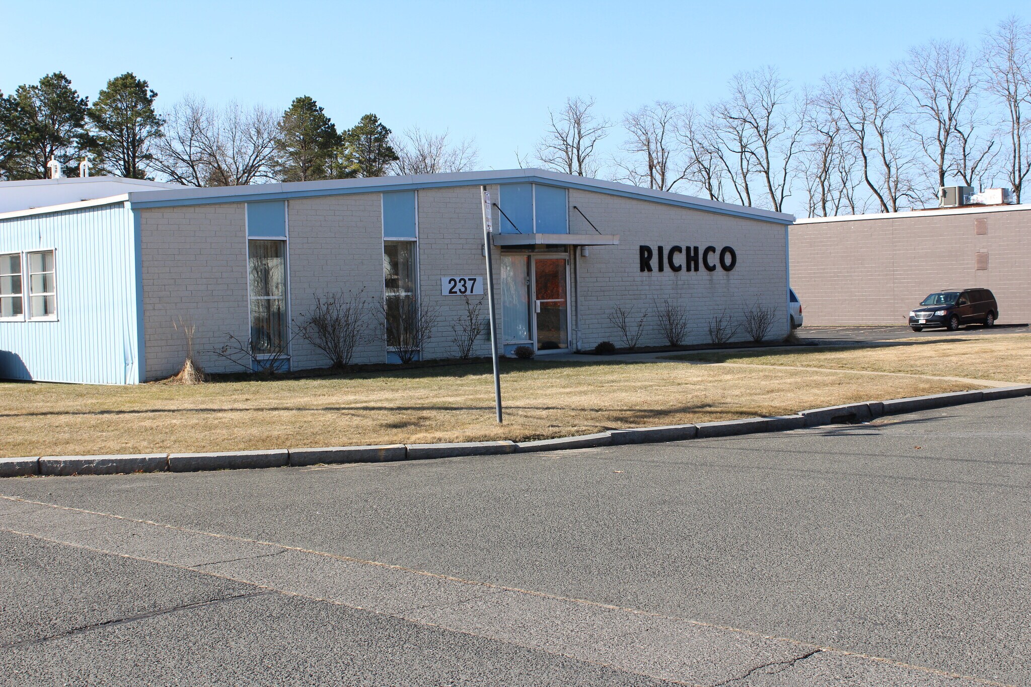 237 Memorial Dr, Springfield, MA for sale Building Photo- Image 1 of 1