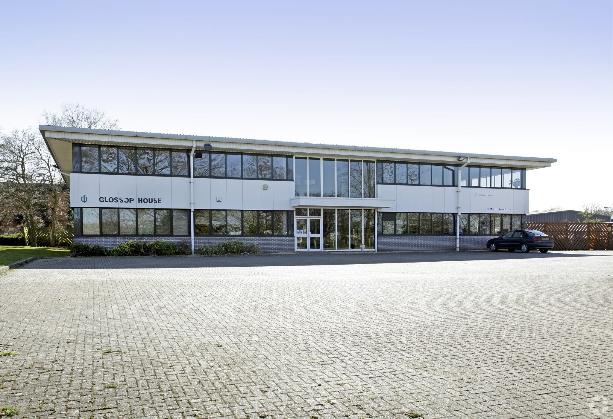 Hogwood Ln, Wokingham for sale Primary Photo- Image 1 of 1