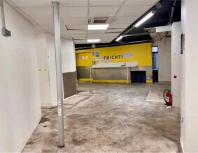 Retail in Paris to rent Interior Photo- Image 1 of 3