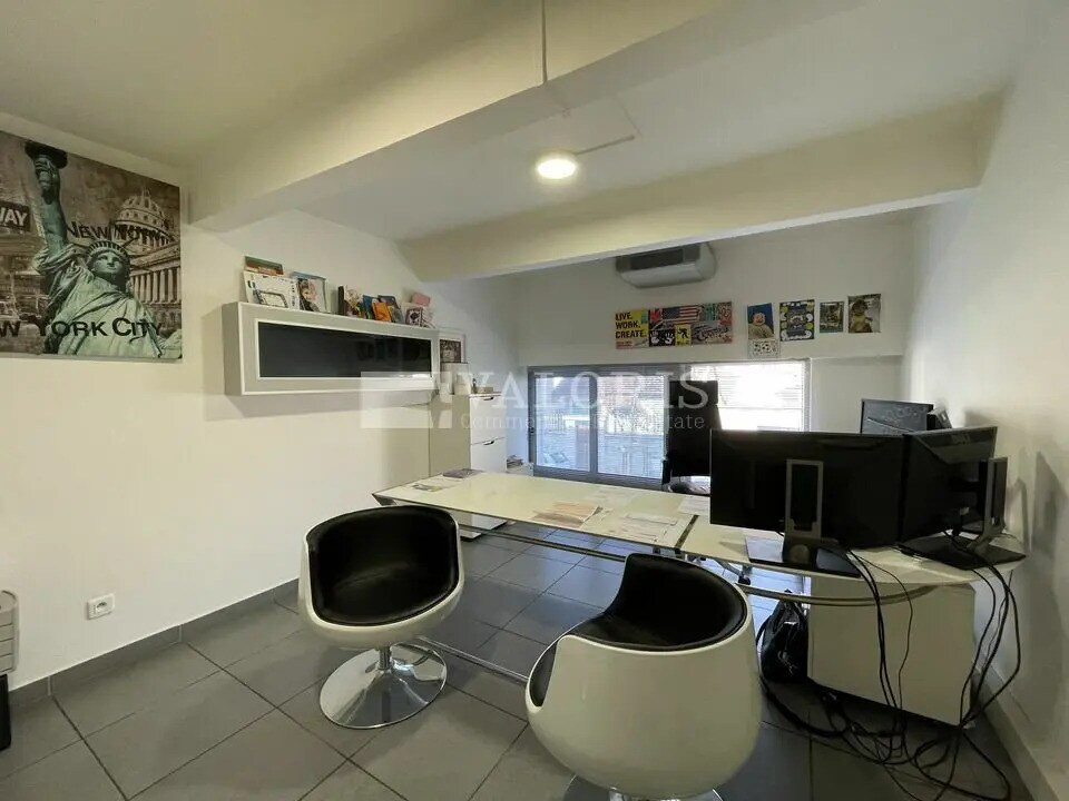 Office in Villeurbanne to rent Interior Photo- Image 1 of 7