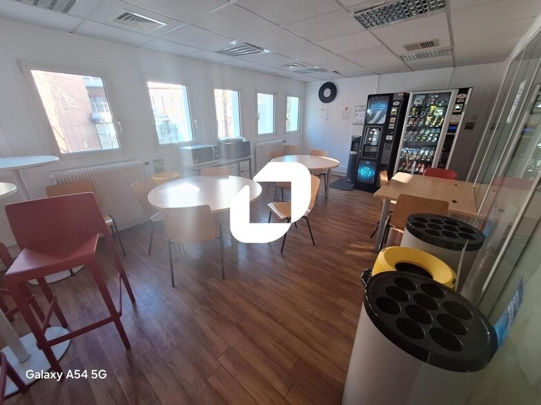 Office in Issy-les-Moulineaux to rent - Interior Photo - Image 3 of 5