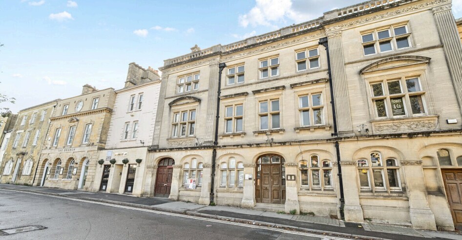 18-19 Market Pl, Chipping Norton for sale Primary Photo- Image 1 of 5