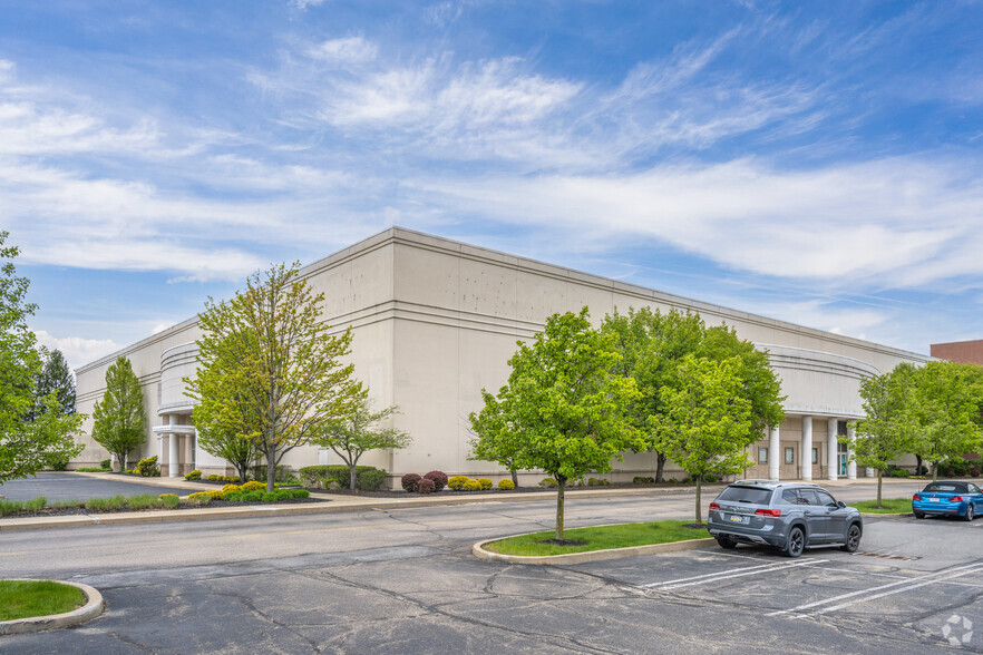 1000 Robinson Center Dr, Pittsburgh, PA for sale - Building Photo - Image 2 of 6