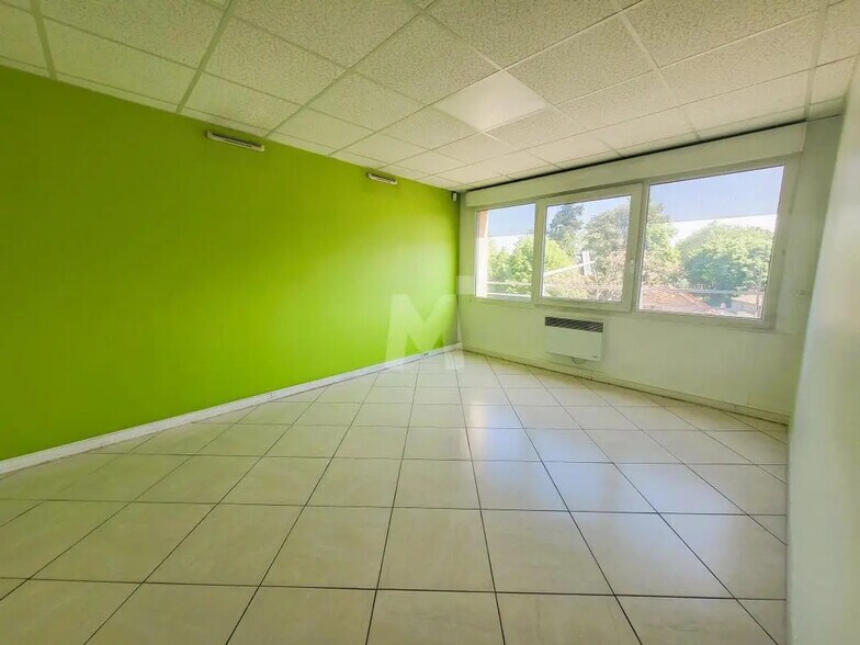 Office in Ris-Orangis to rent - Interior Photo - Image 3 of 9