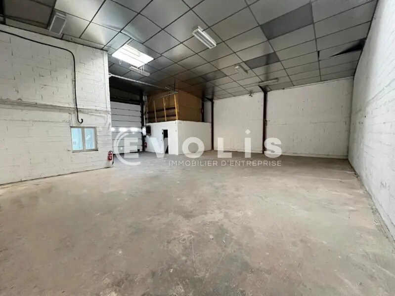 Light Industrial in Saint-Michel-sur-Orge to rent Interior Photo- Image 1 of 10