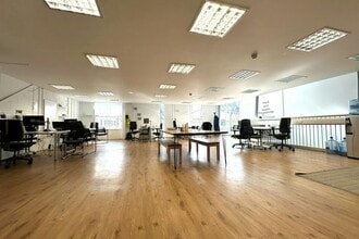 18-20 London Ln, London to rent Interior Photo- Image 2 of 8