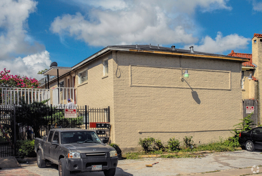 2508 Southmore Blvd, Houston, TX for sale - Building Photo - Image 3 of 16