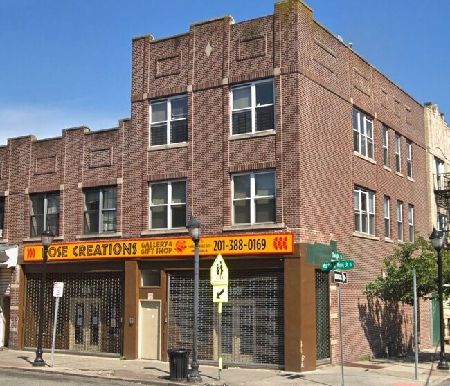 More details for 152 Martin Luther King Jr Dr, Jersey City, NJ - Retail to Rent