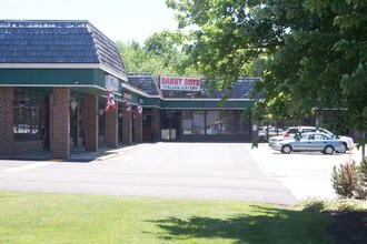 8389 Mayfield Rd, Chesterland, OH for rent Building Photo- Image 1 of 6