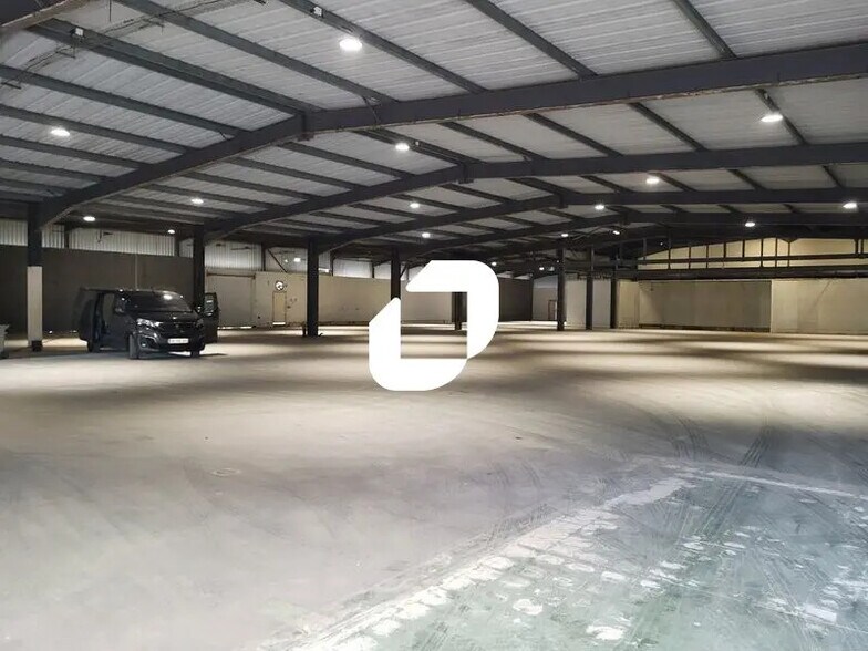 Office in Lormont to rent - Building Photo - Image 2 of 14