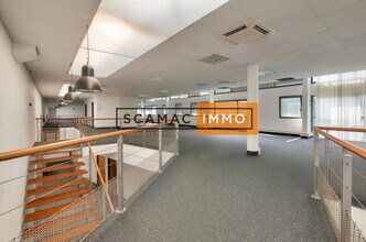 Light Industrial in Tremblay-en-France to rent Building Photo- Image 2 of 2