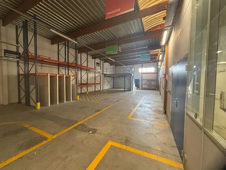 Industrial in Colombes to rent - Interior Photo - Image 3 of 14