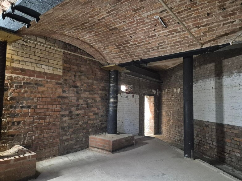 73-89 Victoria St, Liverpool to rent - Building Photo - Image 2 of 4