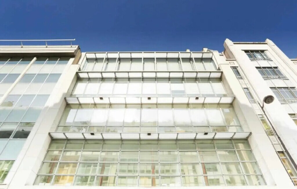 Location Bureaux 665 m² - Photo 1