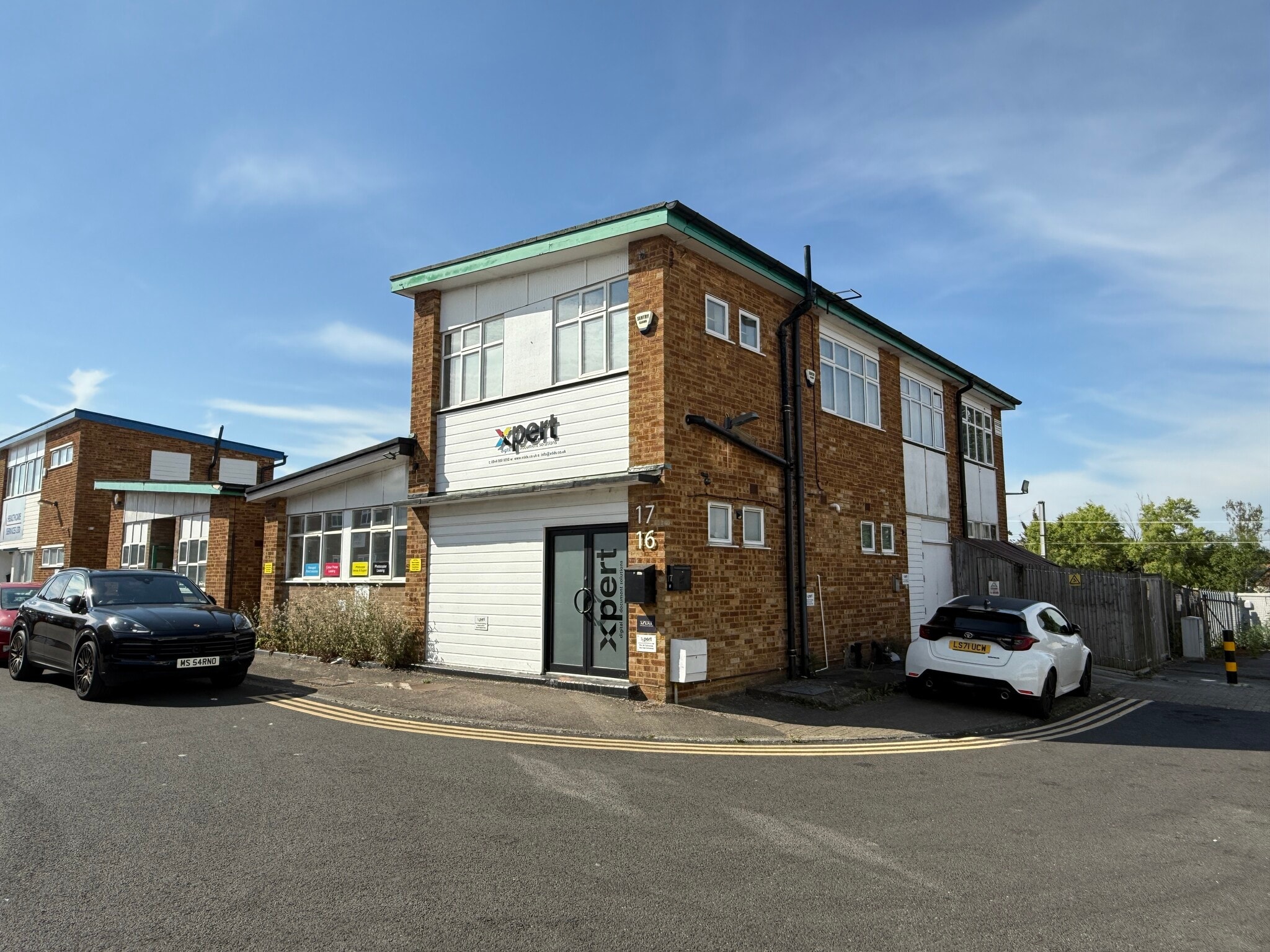 16-17 Station Clos, Potters Bar for sale Building Photo- Image 1 of 1
