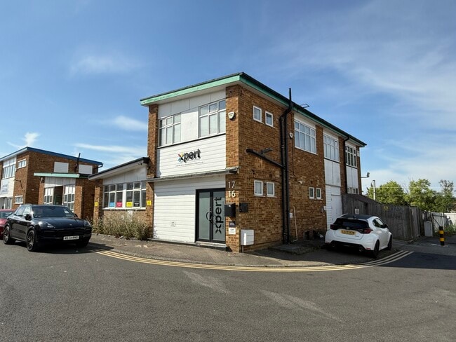 More details for 16-17 Station Clos, Potters Bar - Light Industrial for Sale