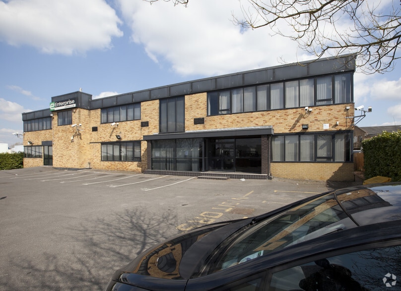 Delta Way, Egham to rent - Building Photo - Image 2 of 5