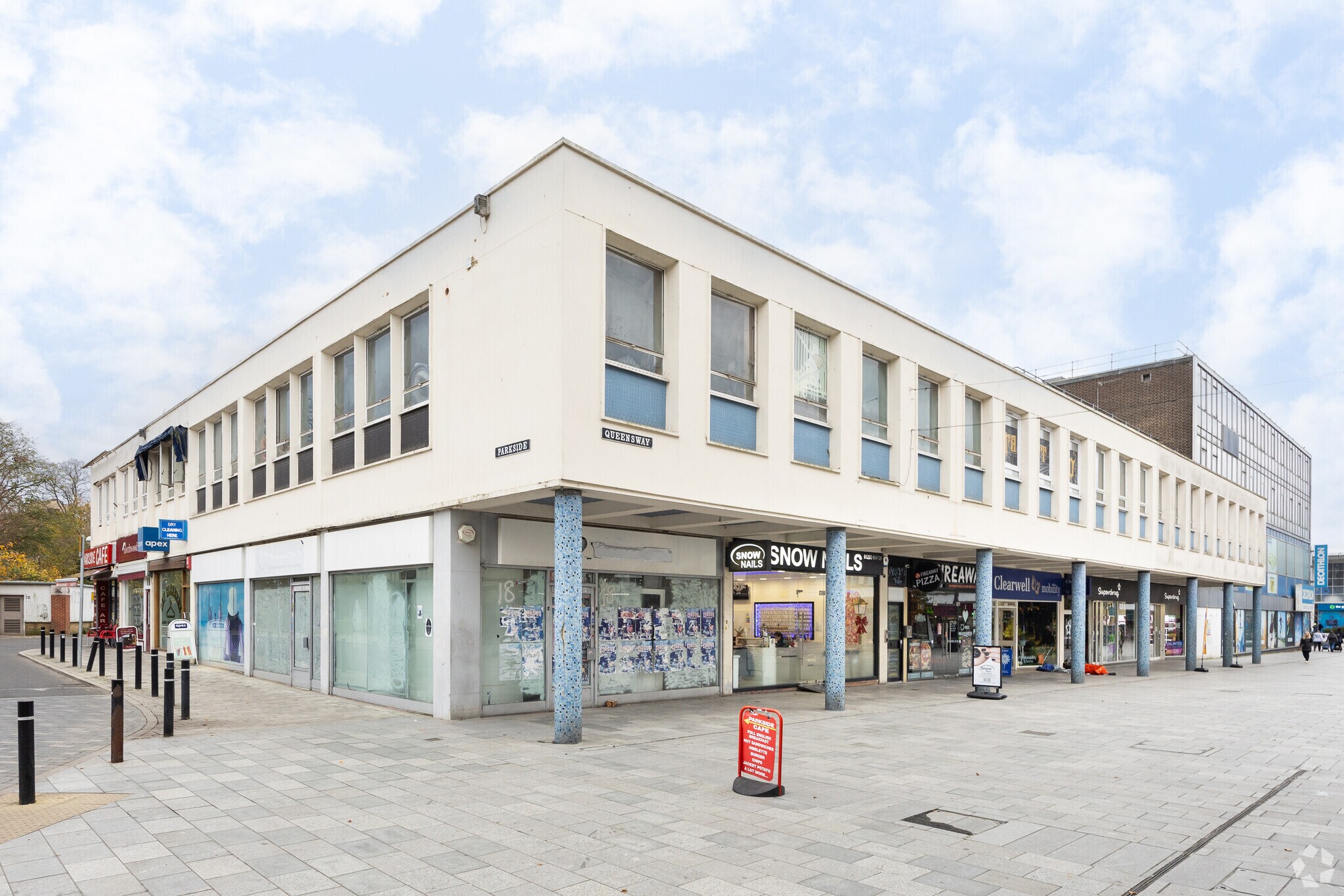 8-18 Queensway, Crawley for sale Primary Photo- Image 1 of 1