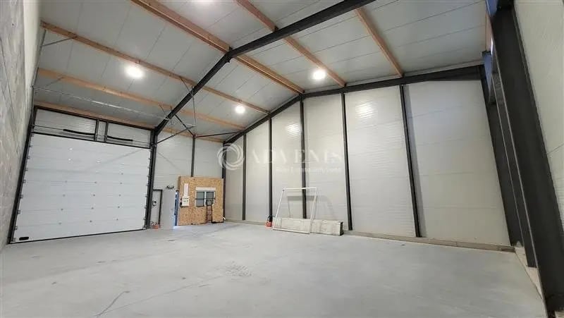 Location Local d'activités 140 m² - Photo 1