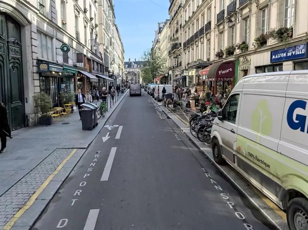 Retail in Paris to rent Building Photo- Image 1 of 3