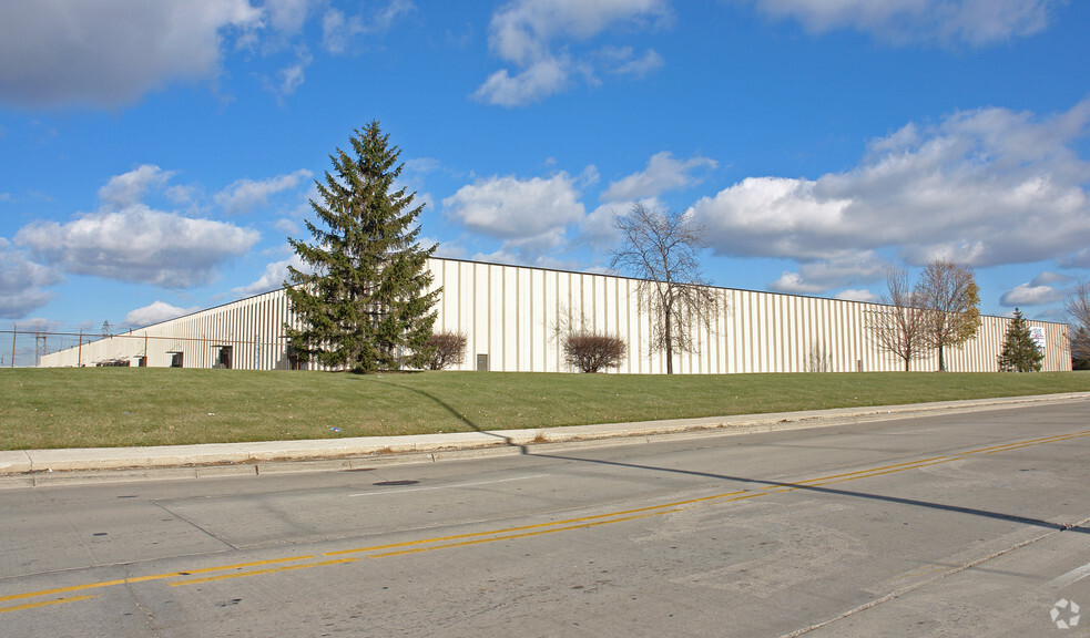 6220 W 73rd St, Bedford Park, IL for rent - Building Photo - Image 1 of 3