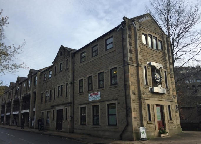 Valley Rd, Hebden Bridge for rent - Primary Photo - Image 1 of 1