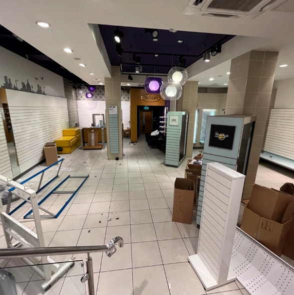 33-39 Royal Av, Belfast to rent - Interior Photo - Image 2 of 2