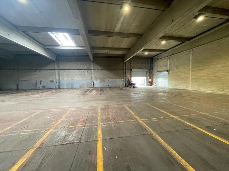 Light Industrial in Aulnay-sous-Bois to rent - Interior Photo - Image 3 of 10