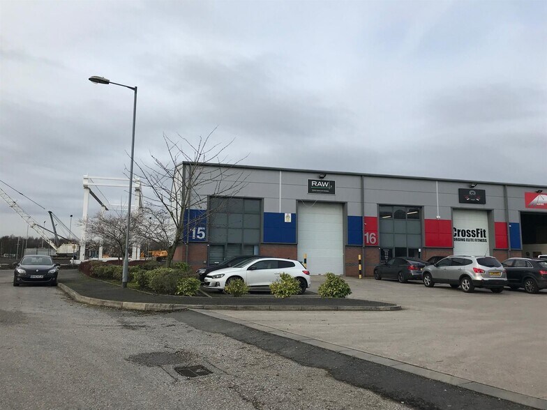 Green Fold Way, Leigh to rent - Building Photo - Image 1 of 14