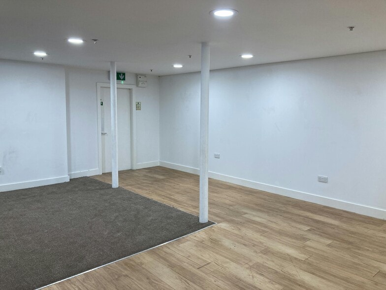 14 Little Lever St, Manchester to rent - Building Photo - Image 2 of 3