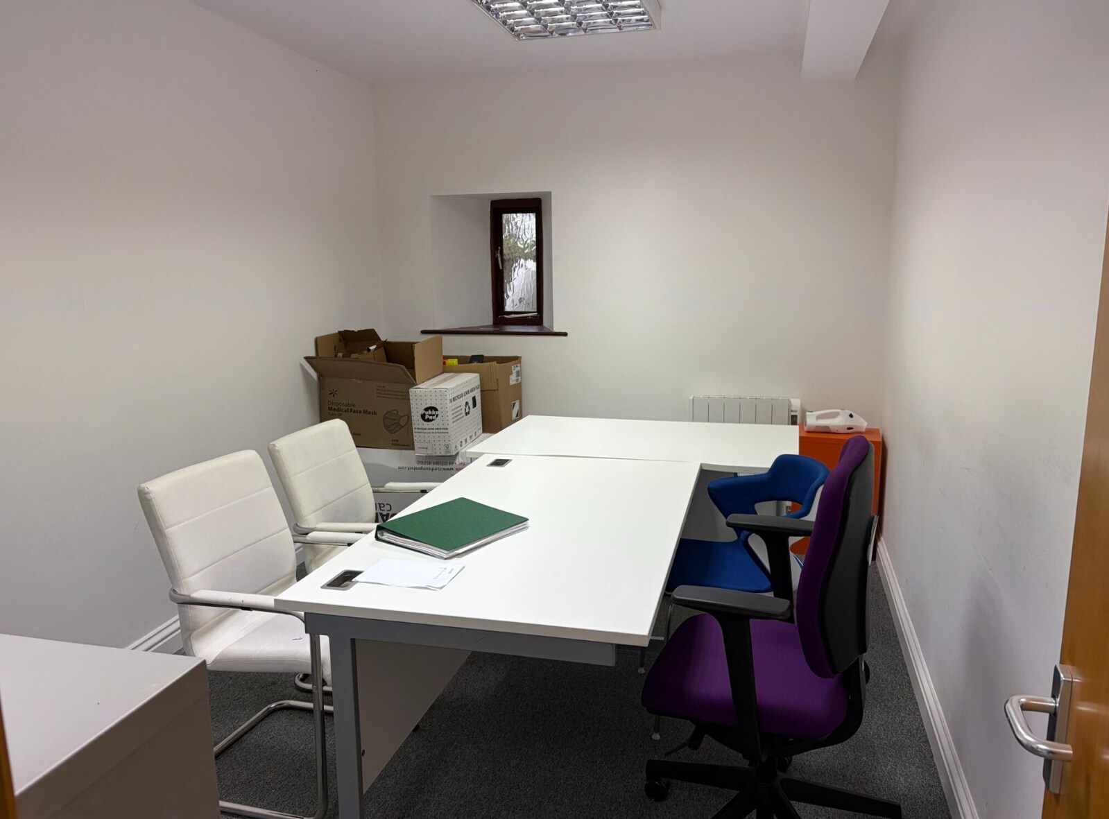 43 High St, Malmesbury to rent Interior Photo- Image 1 of 4