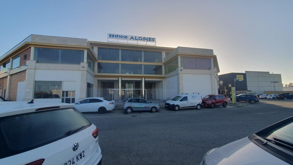 Calle Segadoras, 1, La Algaba, Sevilla to rent - Building Photo - Image 1 of 38