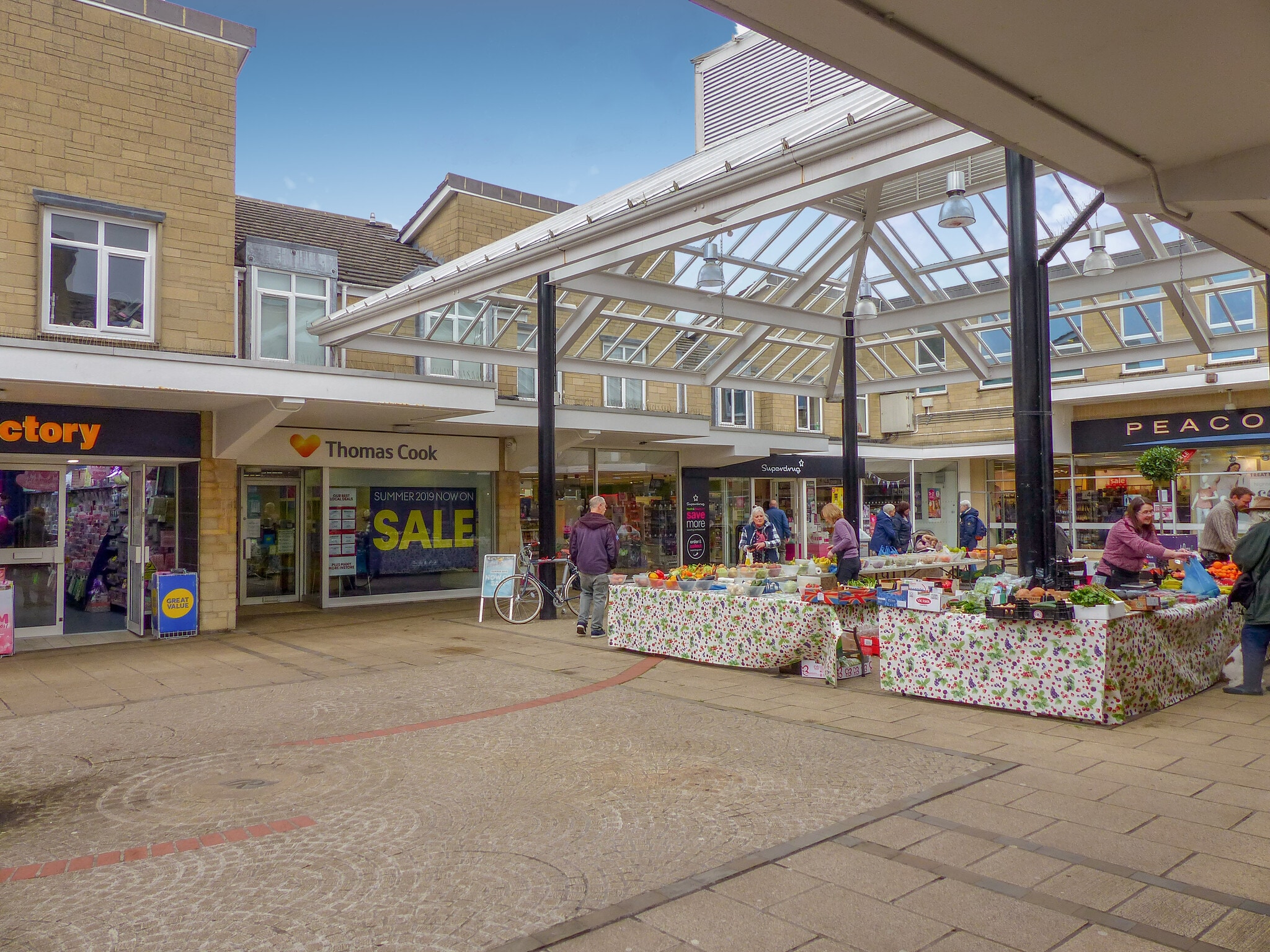 North Row, Warminster to rent Primary Photo- Image 1 of 11