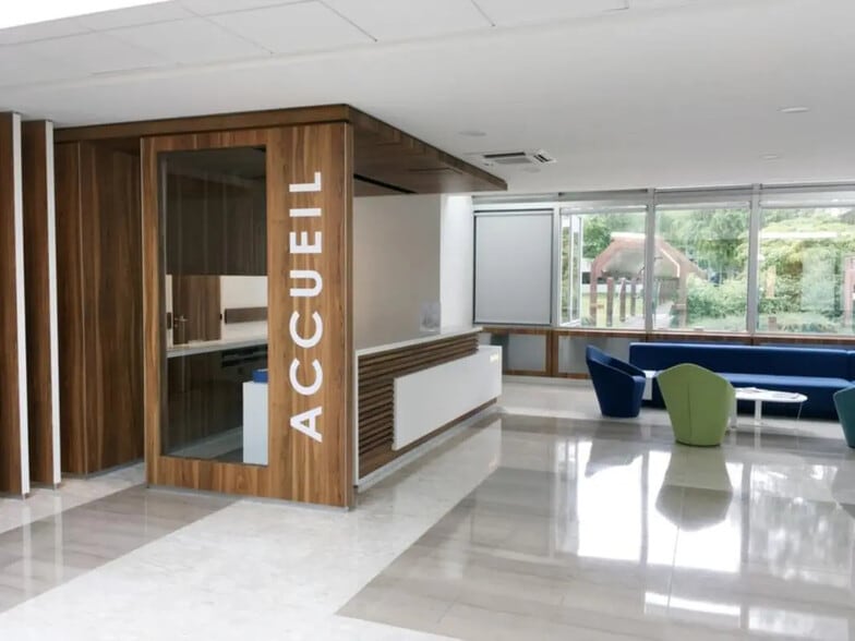 Office in Cergy to rent - Interior Photo - Image 2 of 12