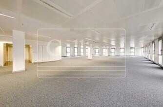 Office in Lyon to rent Building Photo- Image 2 of 8