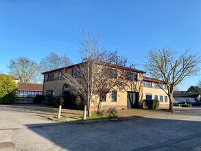 Landscape Clos, Bicester to rent Building Photo- Image 2 of 2