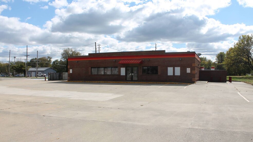 10050 St. Clair Ave, Fairview Heights, IL for rent - Building Photo - Image 1 of 5